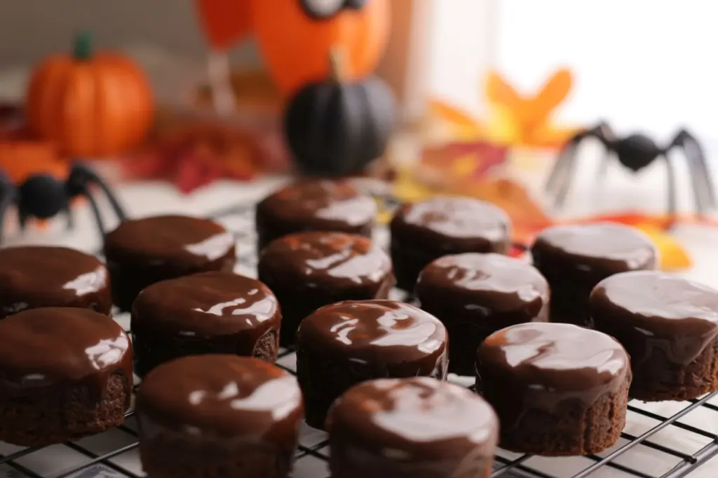 Delicious Halloween Brownie Bites (Black Widow Style) 7 Decorated Halloween Brownie Bites