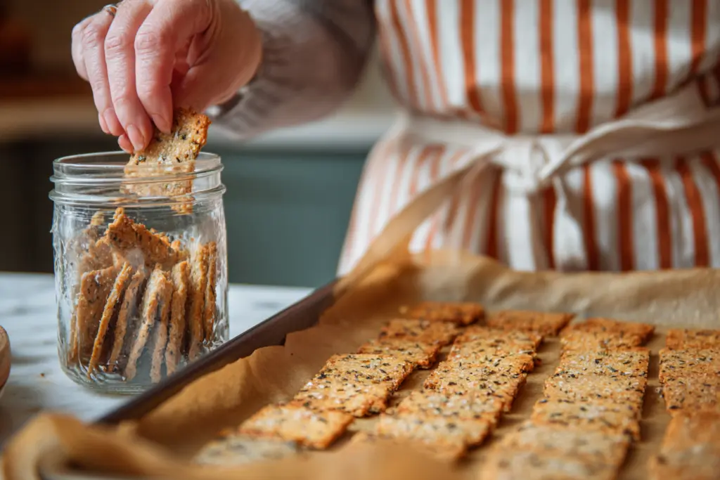 sourdough-discard-crackers